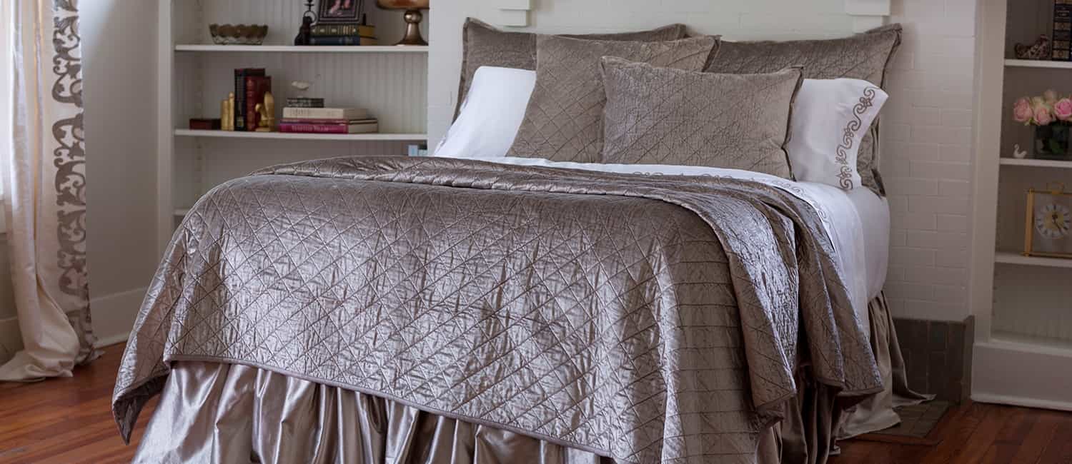 CHLOE KING COVERLET / FAWN VELVET 112X98