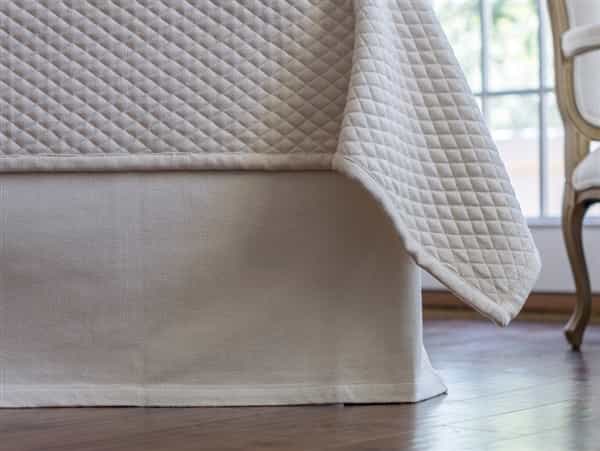 LAURIE TAILORED 3 PANEL BED SKIRT IVORY BASKETWEAVE 3/22X86