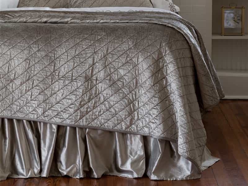 CHLOE QUEEN COVERLET / FAWN VELVET 96X98