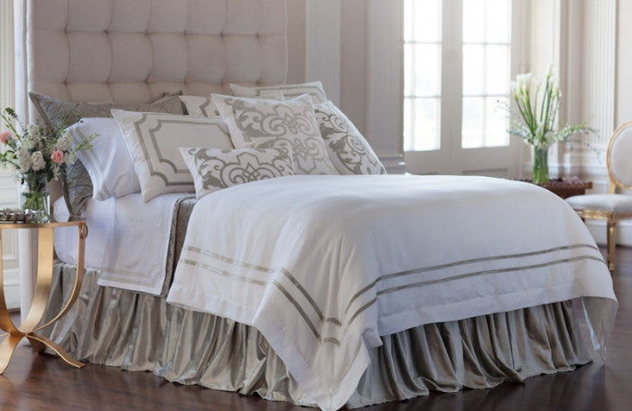 LILI ALESSANDRA SOHO WHITE WITH ICE SILVER BEDDING